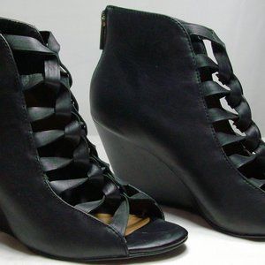 Kelsi Girl "Kile" Wedge Heel Size 6.5M Ankle Bootie